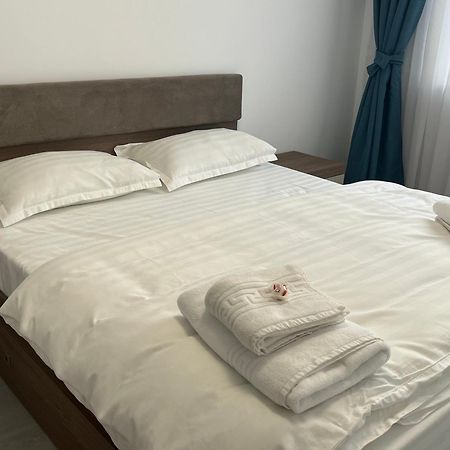 Royal Blue Property Орадеа Екстериор снимка