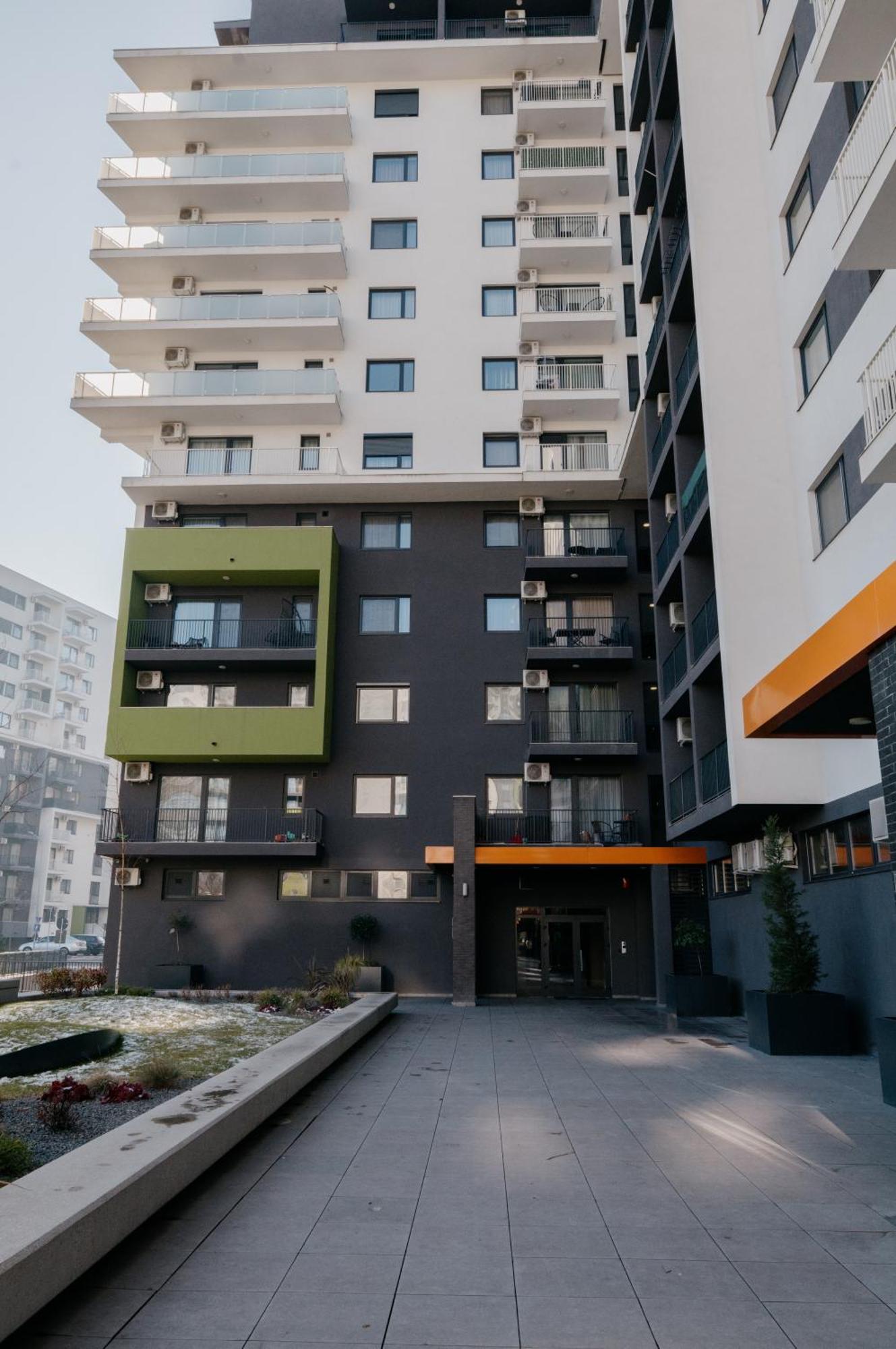 Royal Blue Property Орадеа Екстериор снимка