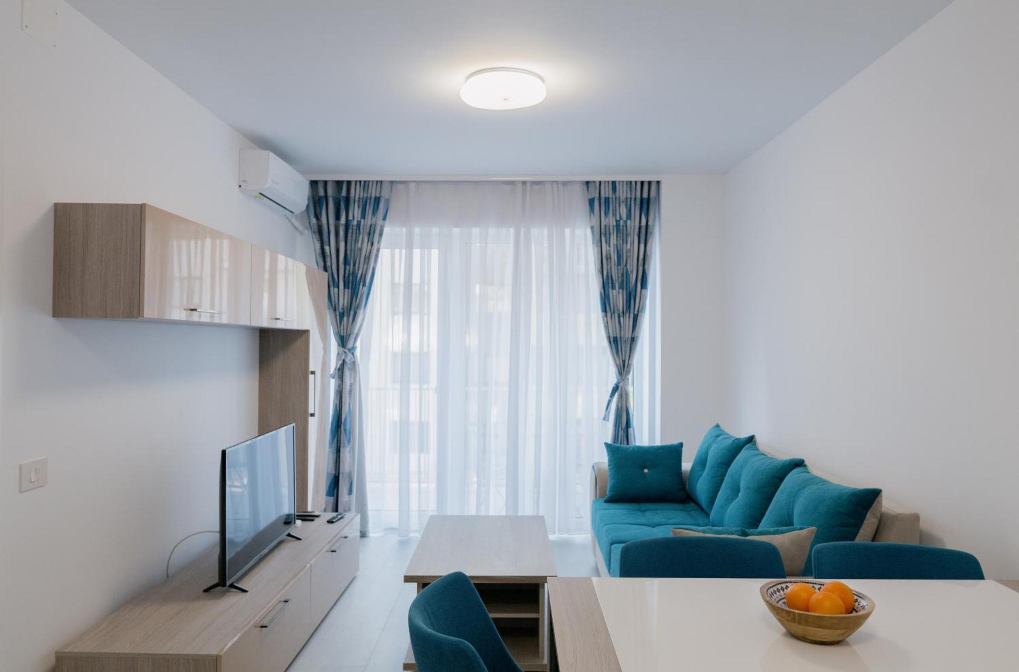 Royal Blue Property Орадеа Екстериор снимка