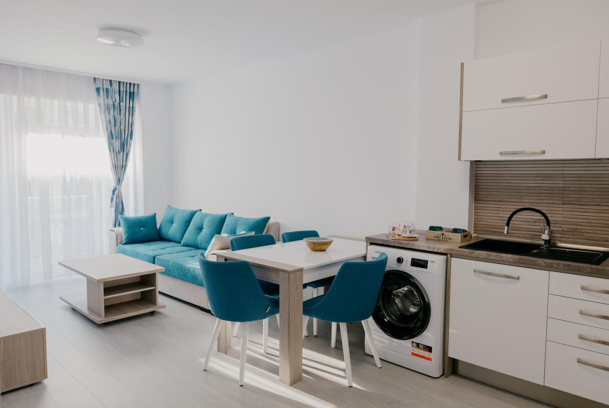 Royal Blue Property Орадеа Екстериор снимка