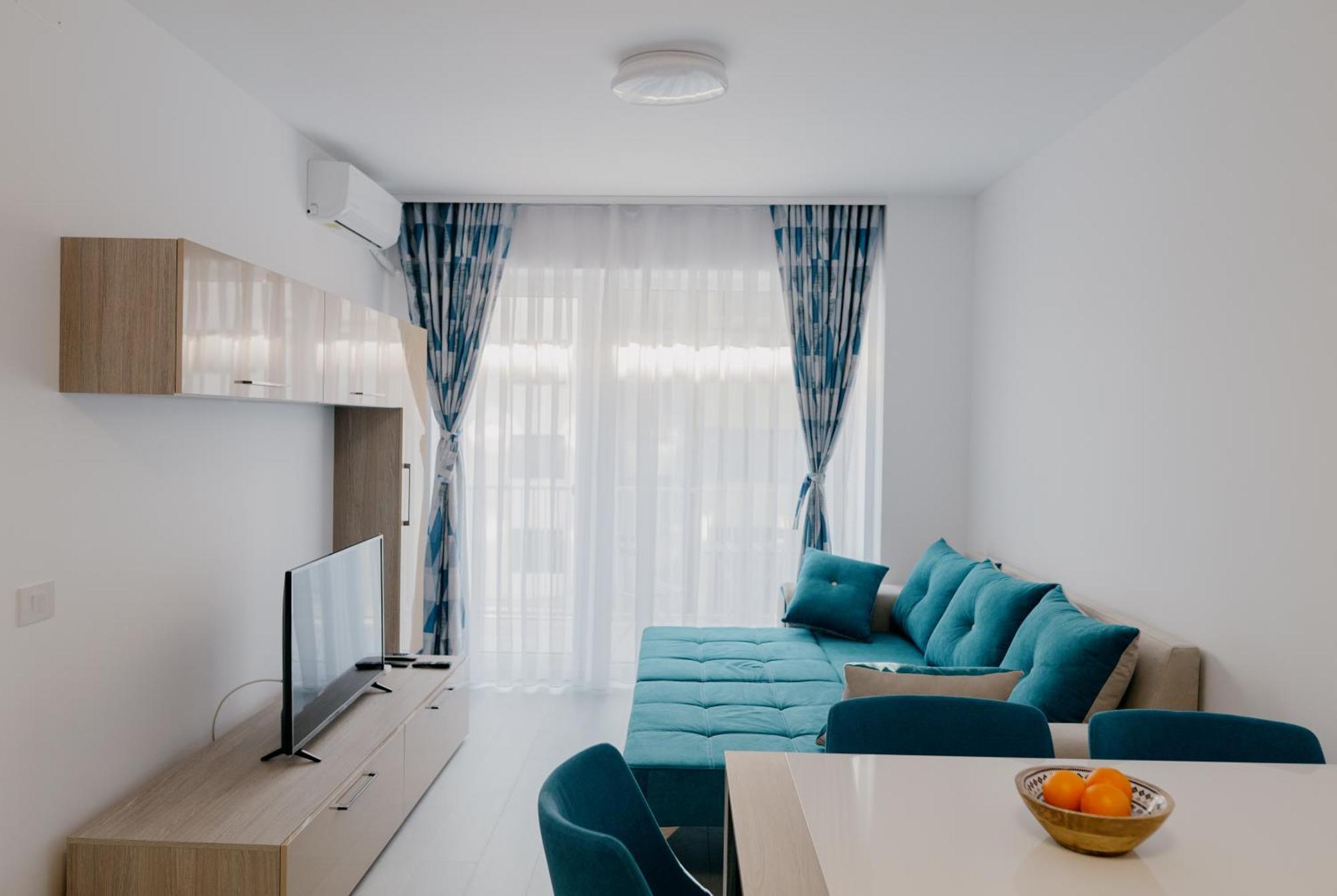 Royal Blue Property Орадеа Екстериор снимка