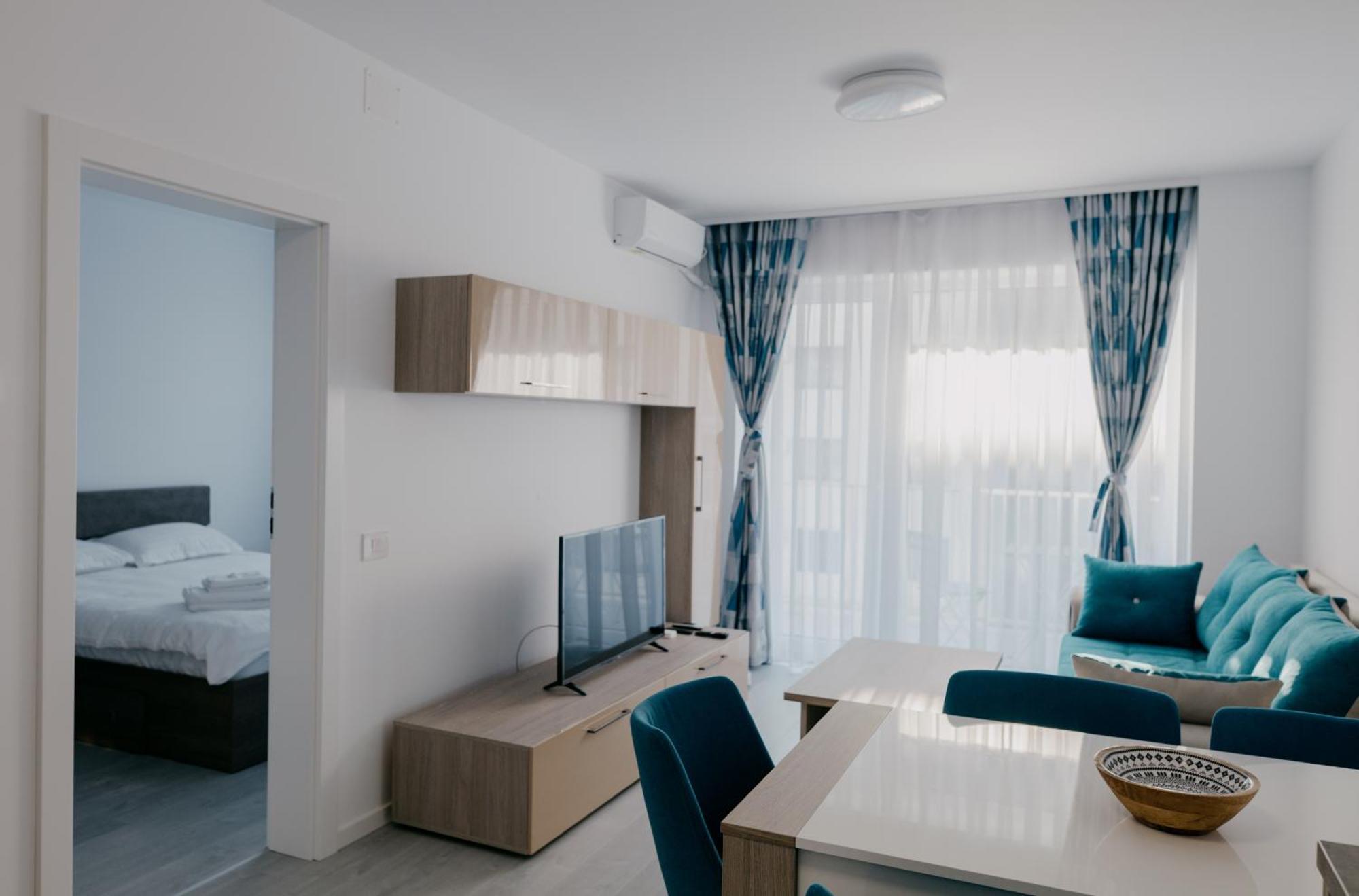 Royal Blue Property Орадеа Екстериор снимка