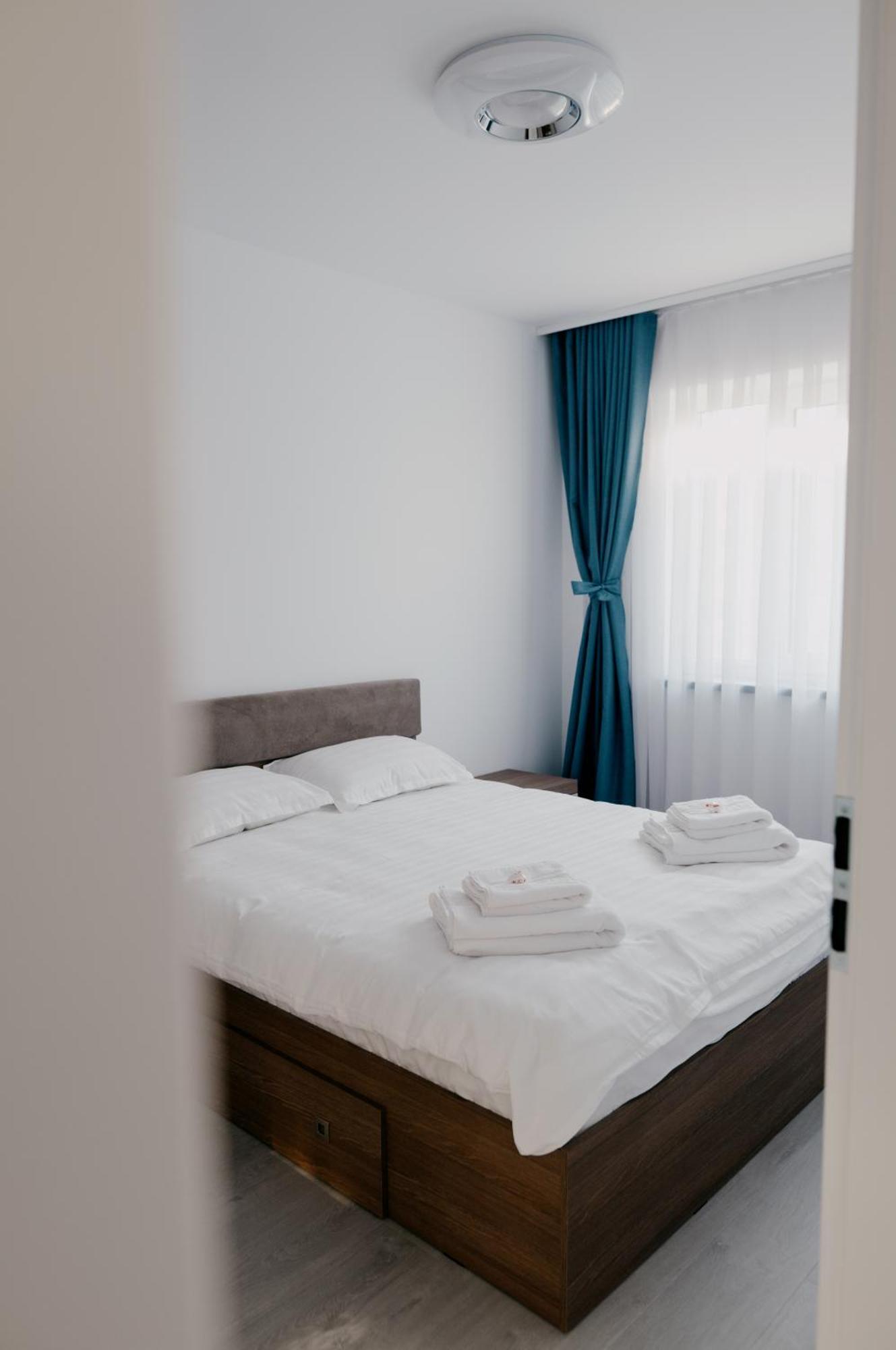 Royal Blue Property Орадеа Екстериор снимка