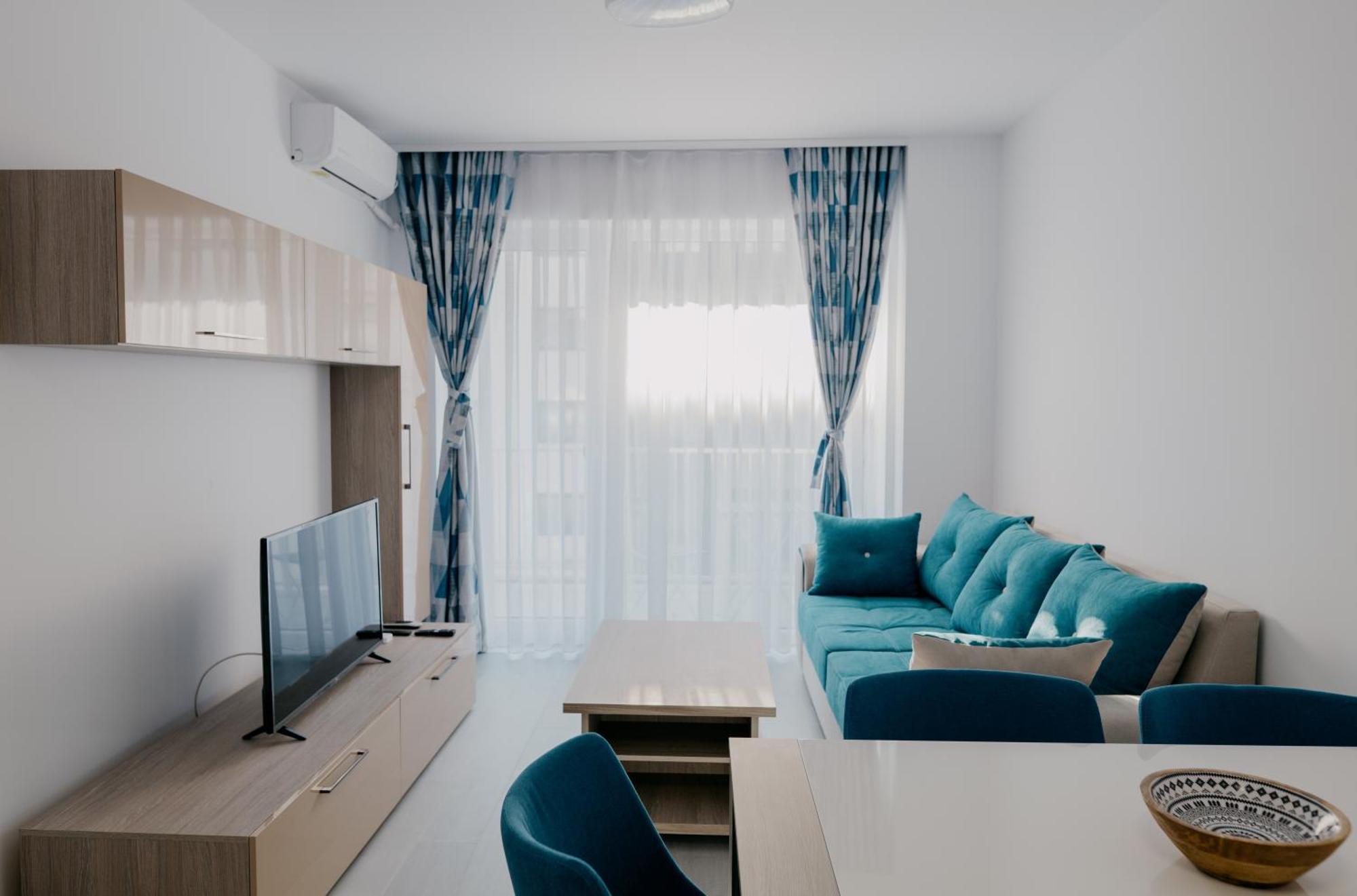 Royal Blue Property Орадеа Екстериор снимка